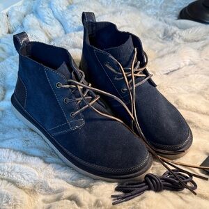 UGG Men's Dark Blue Neumel Unlined Leather Boots